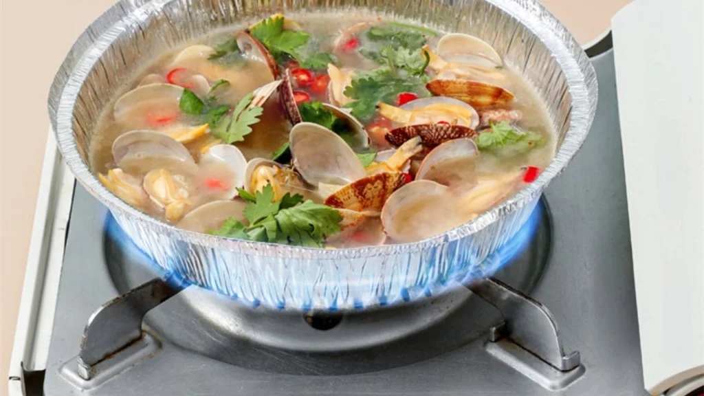 Heavy duty bulk aluminum foil rolls for commercial kitchens