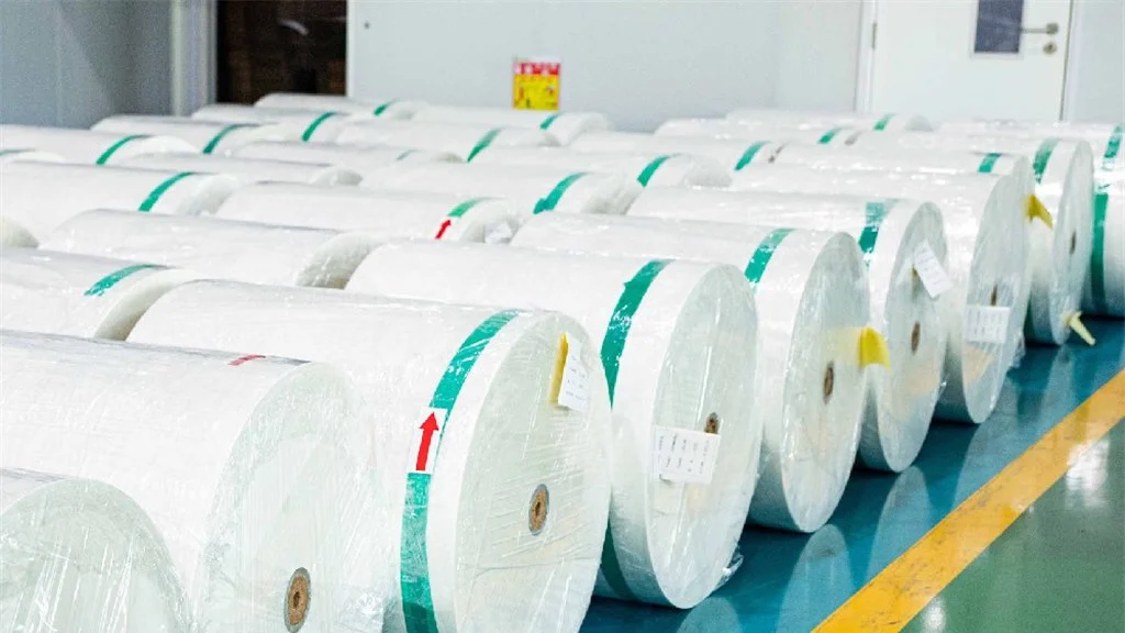 Food-grade baking paper roll production